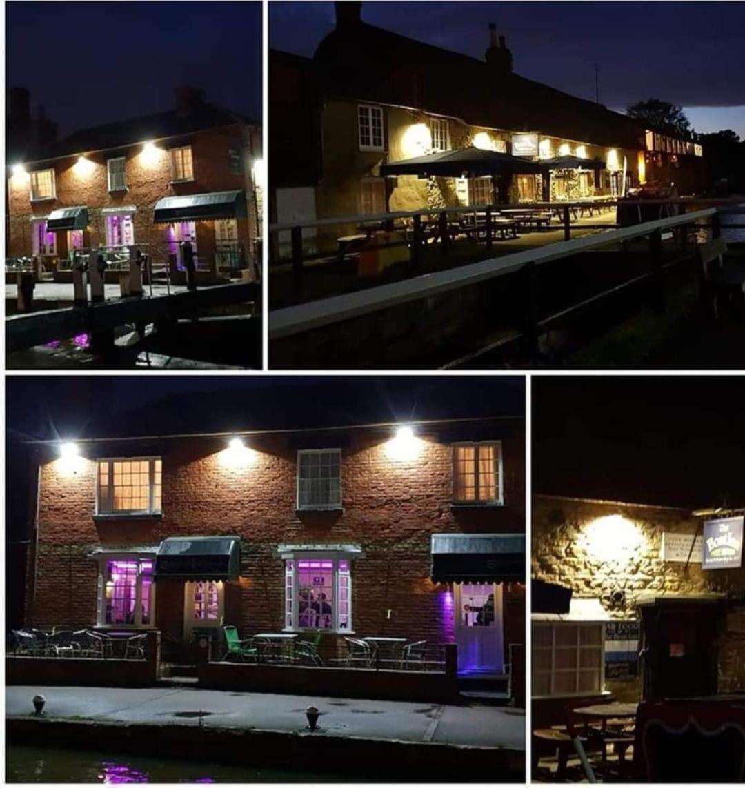 Bed and Breakfast The Old Chapel Stoke Bruerne Тостер Экстерьер фото