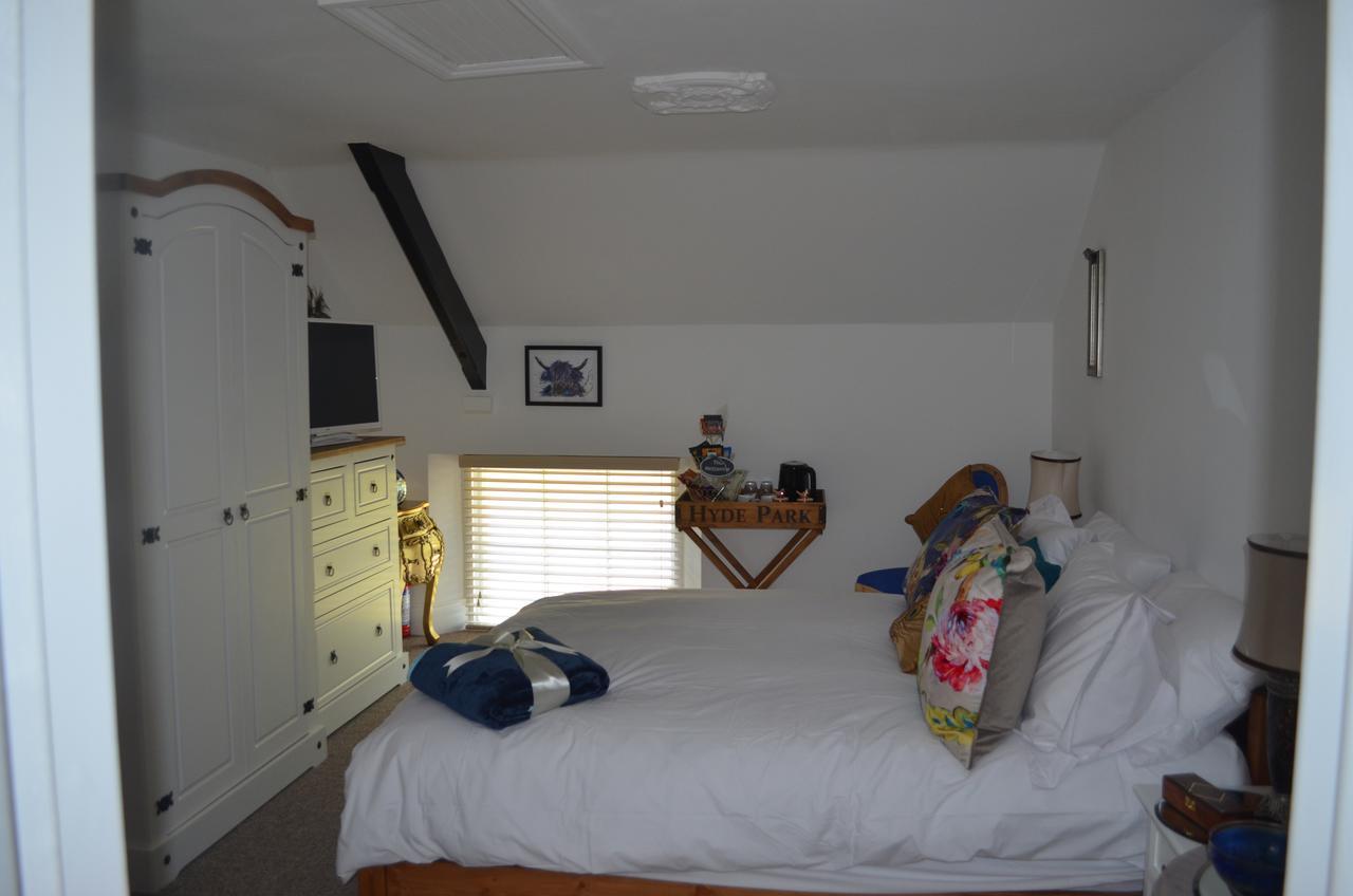 Bed and Breakfast The Old Chapel Stoke Bruerne Тостер Экстерьер фото