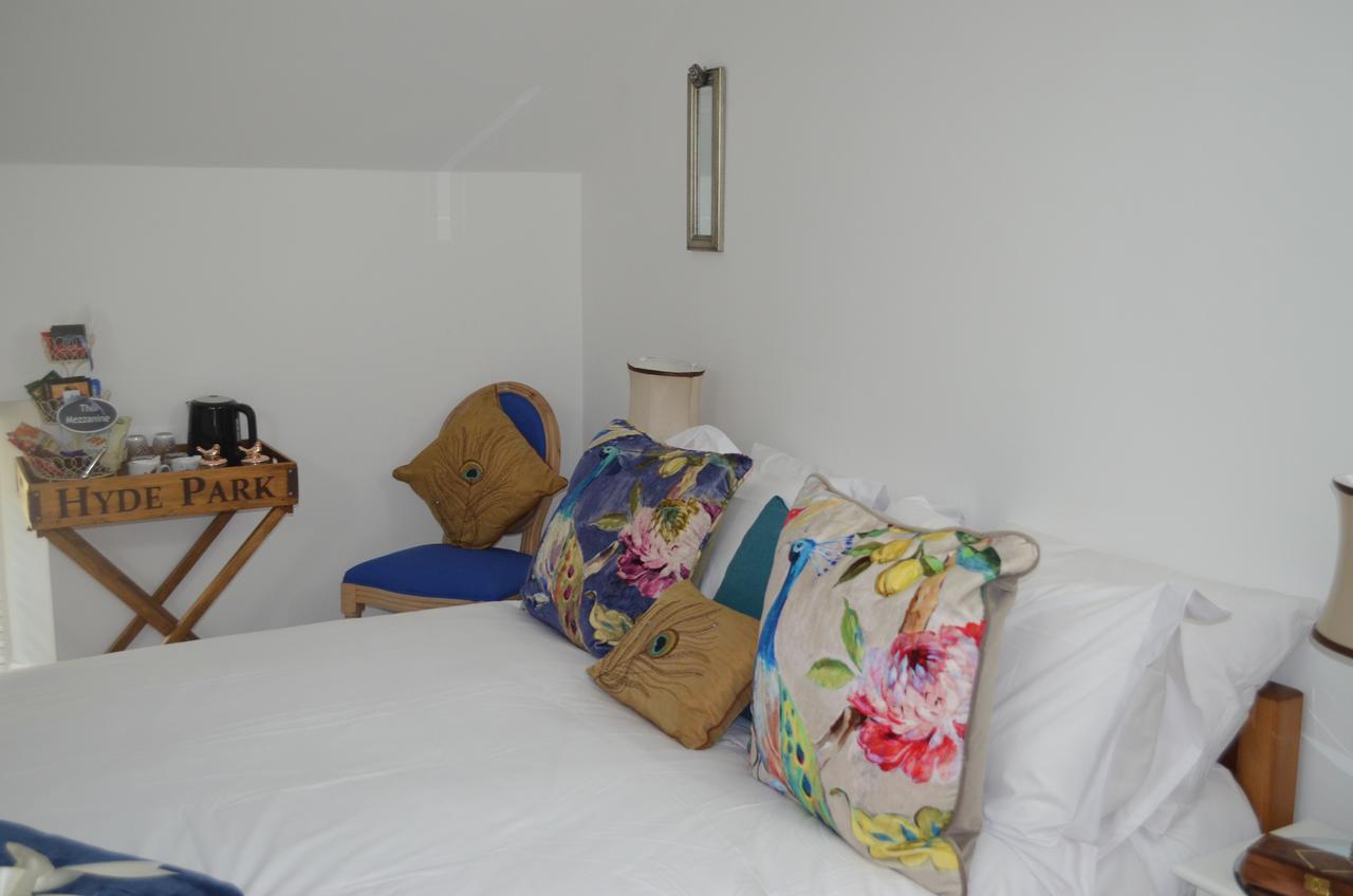 Bed and Breakfast The Old Chapel Stoke Bruerne Тостер Экстерьер фото